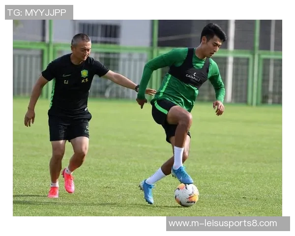 国安足球队奋勇争先力争冠军展现团队精神与拼搏意志 国安足球队奋勇争先力争冠军展现团队精神与拼搏意志